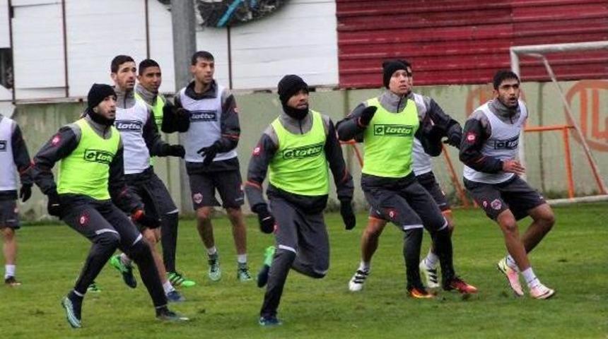 Adanaspor Pas &Ccedil;alıştı