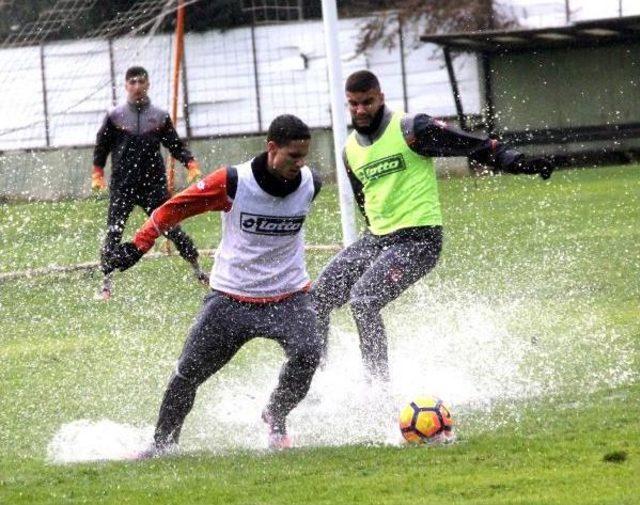 Adanaspor Pas Çalıştı