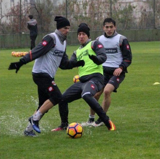 Adanaspor Pas Çalıştı