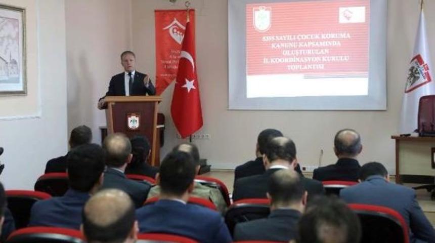 Sivas Valisi: Sokakta &Ccedil;alışan, Dilenen &Ccedil;ocuklara M&uuml;sade Edilmeyecek