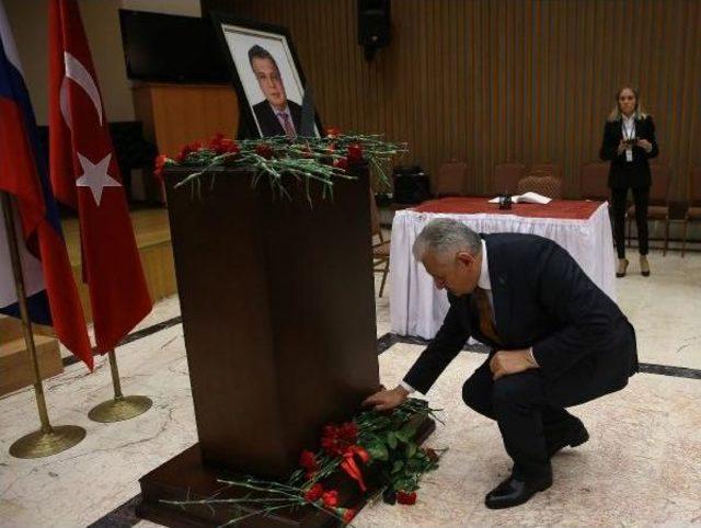 Başbakan Yıldırım, Rusya'nın Ankara Büyükelçiliğine Taziye Ziyaretinde Bulundu