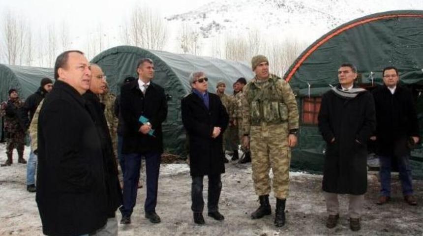 Bitlis Valisi &Ccedil;ınar'dan &Uuml;s B&ouml;lgesindeki Askerlere Ziyaret