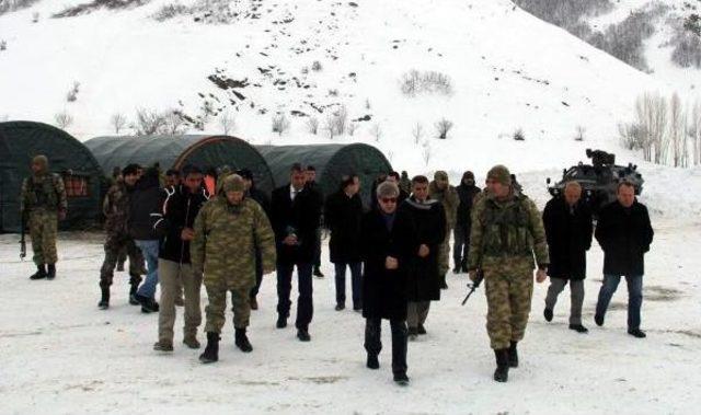 Bitlis Valisi Çınar'dan Üs Bölgesindeki Askerlere Ziyaret