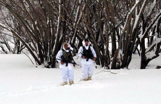 Bitlis Valisi Çınar'dan Üs Bölgesindeki Askerlere Ziyaret