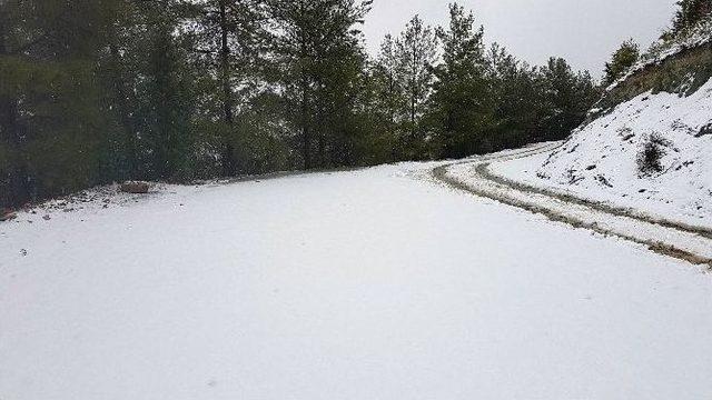 Manavgat’a 15 Yıl Sonra Kar Yağdı