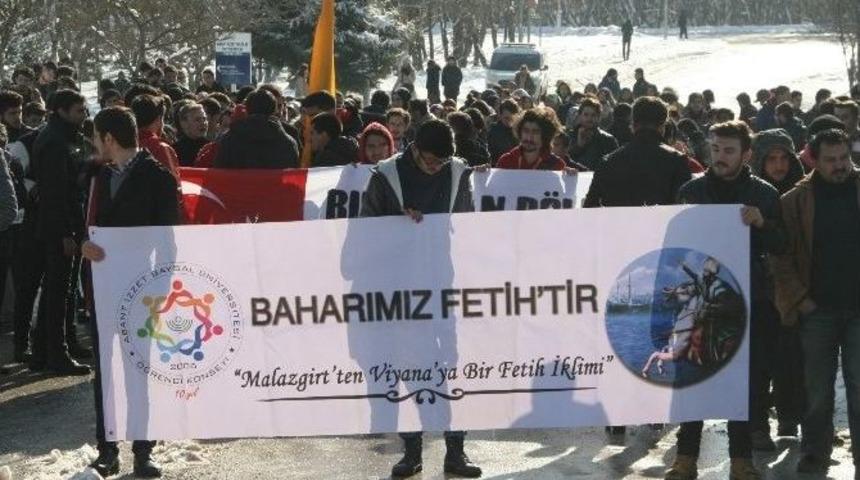 Bolu&rsquo;da &Ouml;ğrenciler Halep Ve Şehitler İ&ccedil;in Y&uuml;r&uuml;d&uuml;