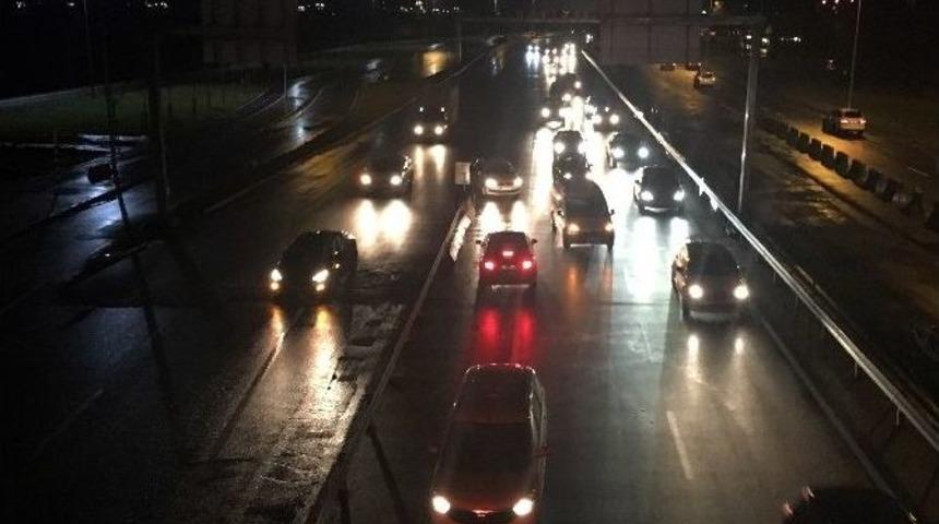 Yanlışlıkla Avrasya T&uuml;neli&rsquo;ne Y&ouml;nelen S&uuml;r&uuml;c&uuml;ler Trafikte Zor Anlar Yaşadı