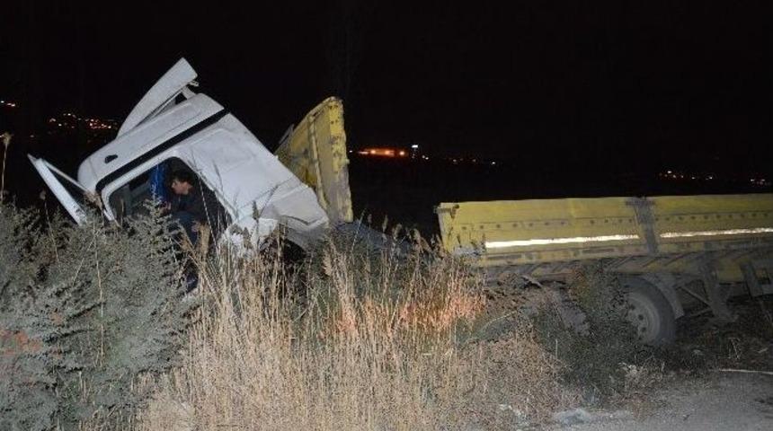 Direksiyon Hakimiyeti Kaybetti Şarampole U&ccedil;tu