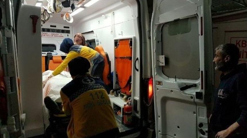 Fabrika İnşaatında Beton Kalıp &Ccedil;&ouml;kt&uuml;: 3 Yaralı