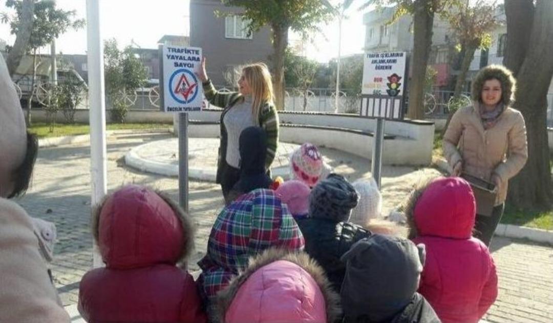 Minikler Hem Eğlendi, Hem De Trafik Kurallarını &Ouml;ğrenciler