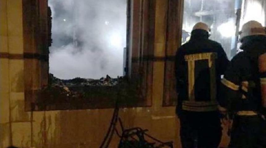 Cami I&ccedil;inde &Ccedil;ıkan Yangın S&ouml;nd&uuml;r&uuml;ld&uuml;