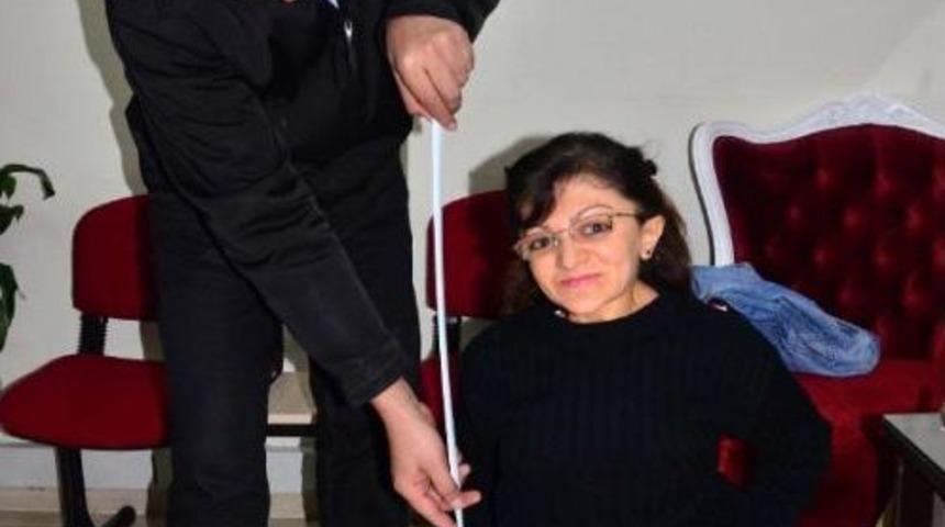 Boyu Kısa Diye Kimse Iş Vermiyor