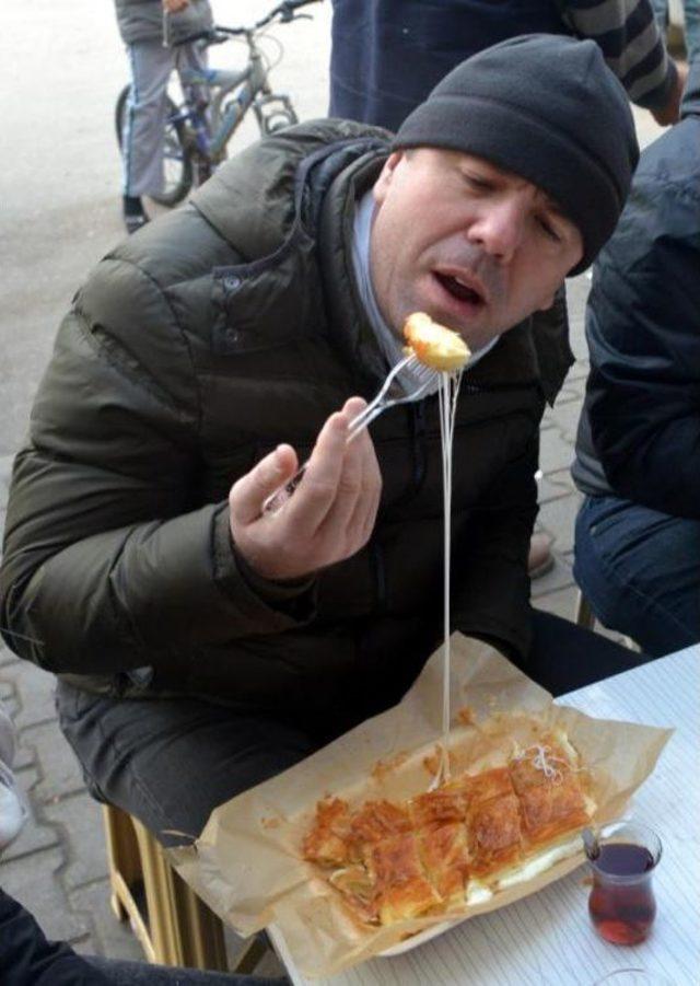 Bu Börek Için Lezzet Avcıları Kuyruğa Giriyor