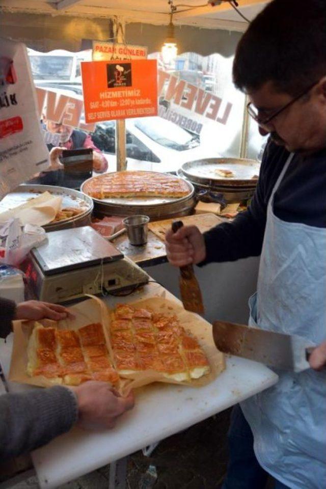 Bu Börek Için Lezzet Avcıları Kuyruğa Giriyor