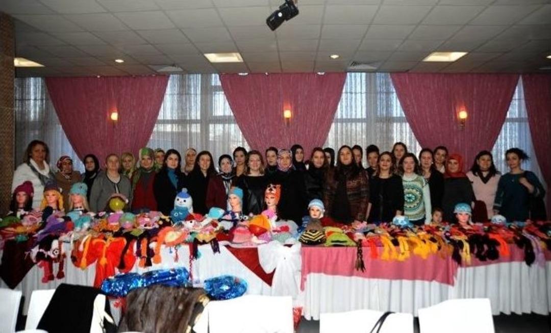 B&uuml;rokrat Eşlerinden Tedavi G&ouml;ren &Ccedil;ocuklara Anlamlı Hediye