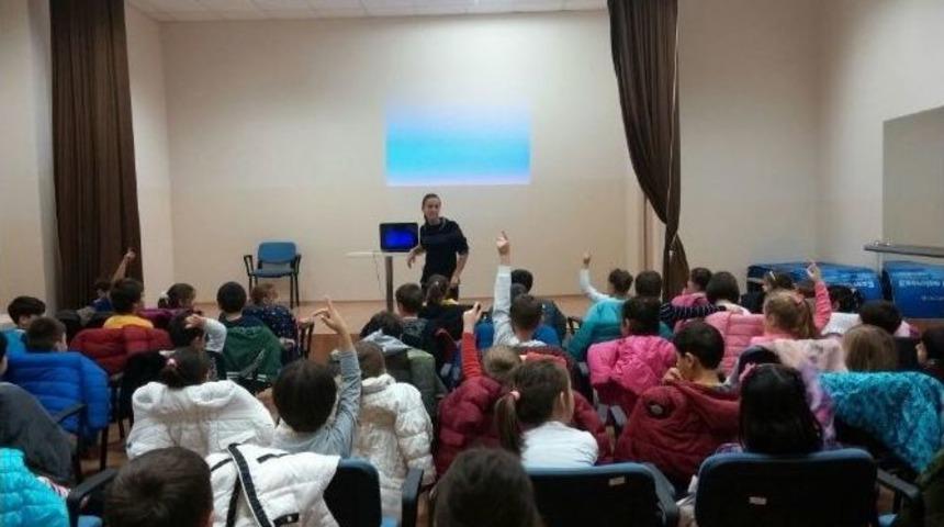 &Ccedil;ocuklara &Ccedil;&uuml;r&uuml;ks&uuml;z Diş Eğitimi