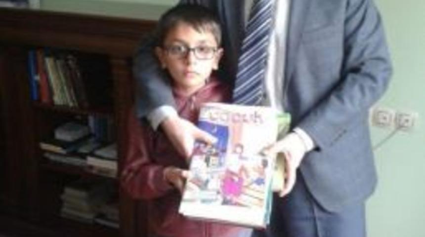 Okul Har&ccedil;lığını Halepli &Ccedil;ocuklara G&ouml;nderdi