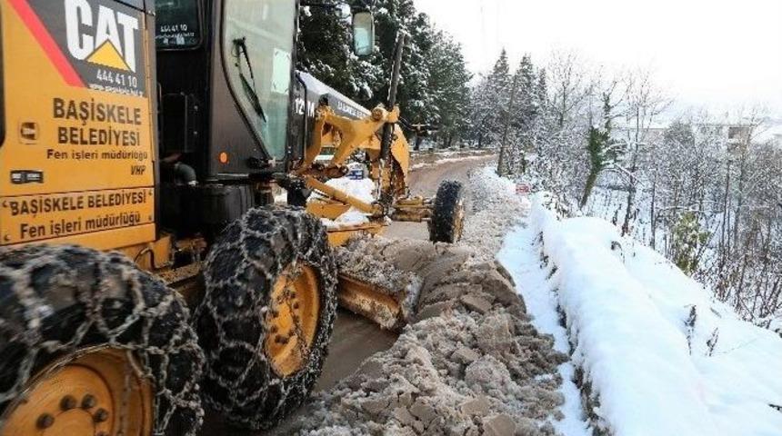 Başiskele Belediyesi, Cadde Ve Sokaklarda Kar Temizliği Yaptı