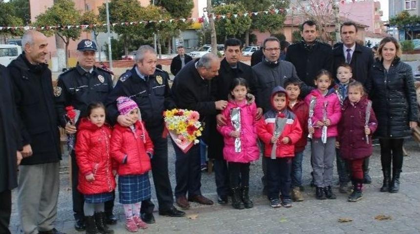 Umurlu&rsquo;da Okullar Şehitler İ&ccedil;in Meydan&rsquo;da Milli Bilin&ccedil; Dersi İşledi