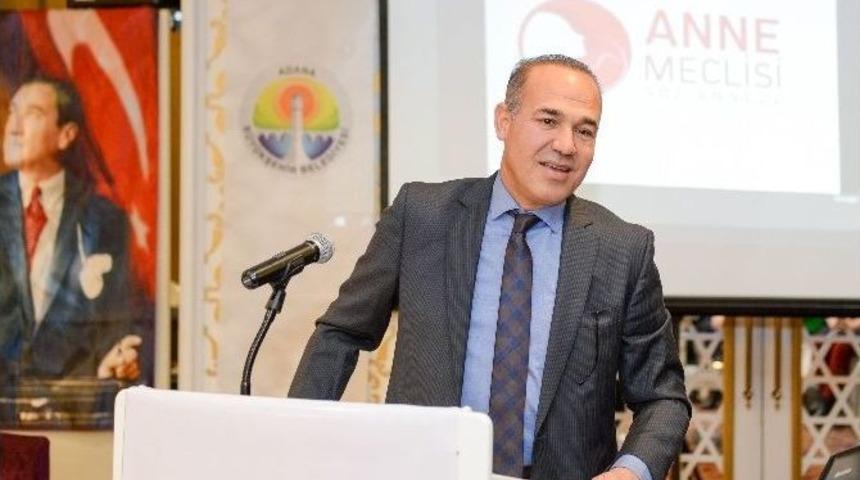 S&ouml;zl&uuml;: &ldquo;anne Toplumun Mimarıdır&rdquo;