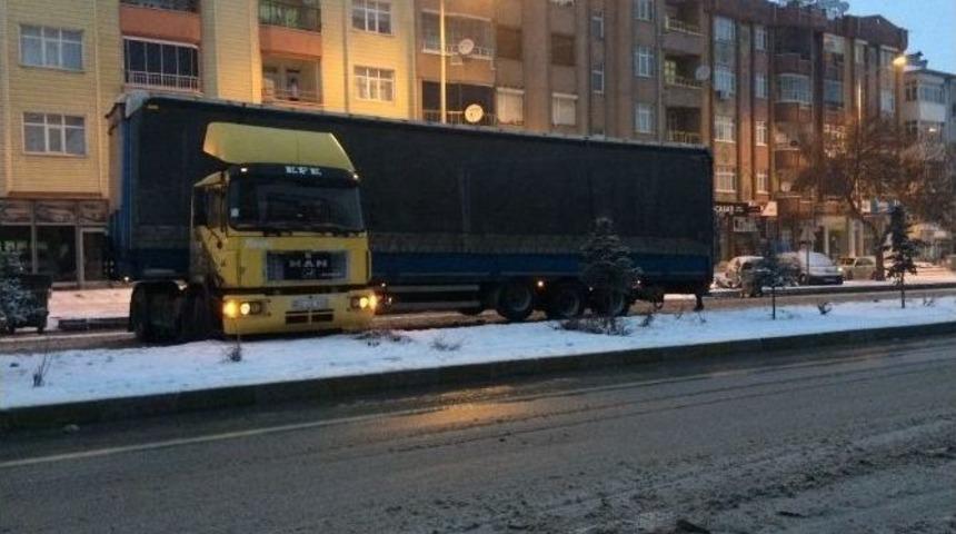 Kulu&rsquo;da Yoğun Kar Yağışı Ulaşımı Olumsuz Etkiliyor