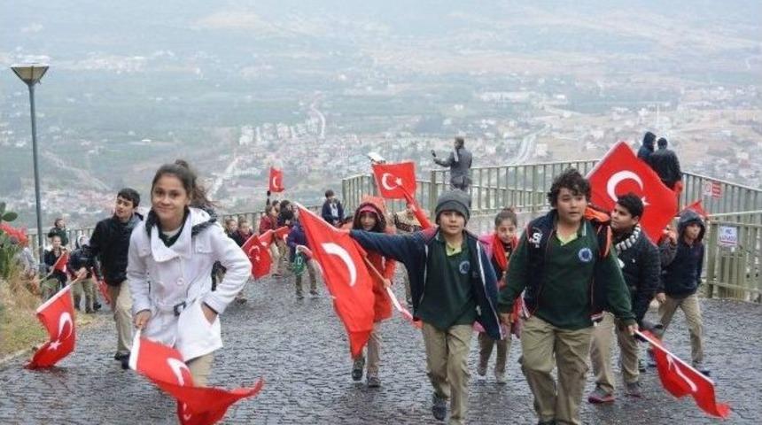 Kozan&rsquo;da &Ouml;ğrenciler Sarıkamış Şehitleri İ&ccedil;in Y&uuml;r&uuml;d&uuml;