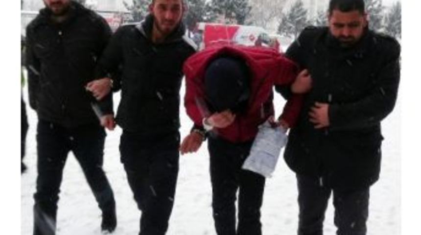 Öğrencileri Gasp Eden 2 Şüpheli Yakalandı