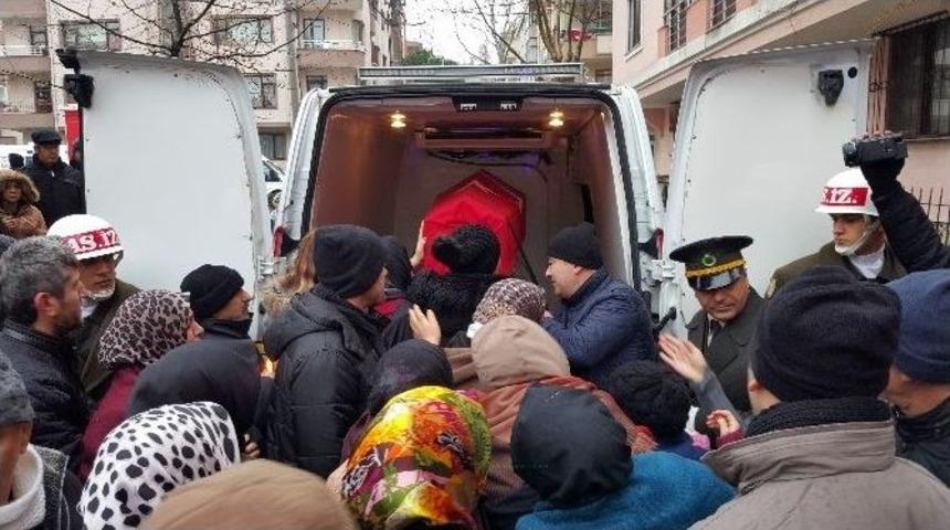 Şehit Oğlunu "g&uuml;l Kokulu Yavrum" Diyerek Uğurladı