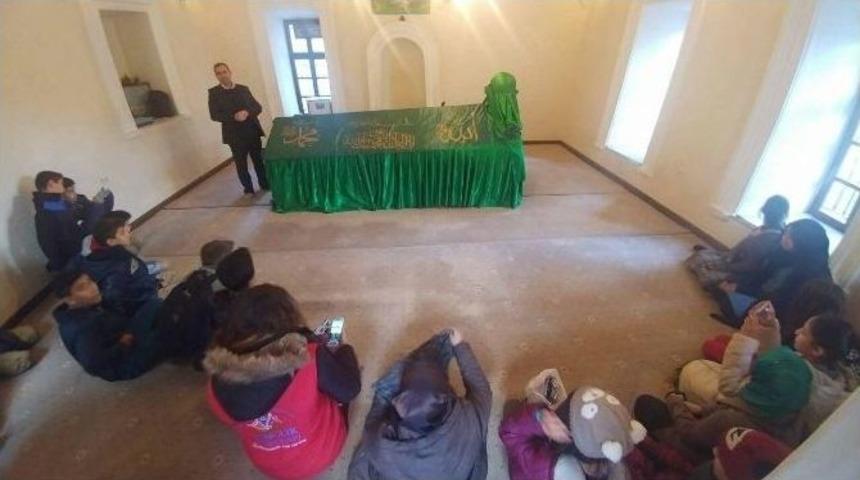 &Ouml;ğrencilerden İzmir&rsquo;deki Evliya Mezarlarına Ziyaret