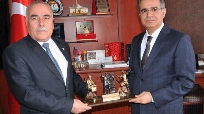 Vali Tapsız&rsquo;dan Esnaf Ve Sanatkarlar Odaları Birliğine Ziyaret