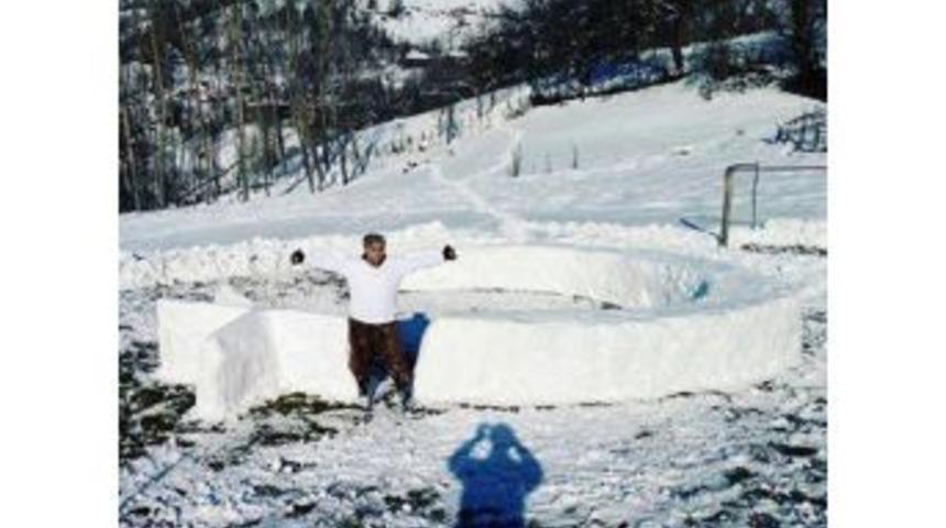 Kardan Ay Yıldız Fig&uuml;r&uuml; Yaptı
