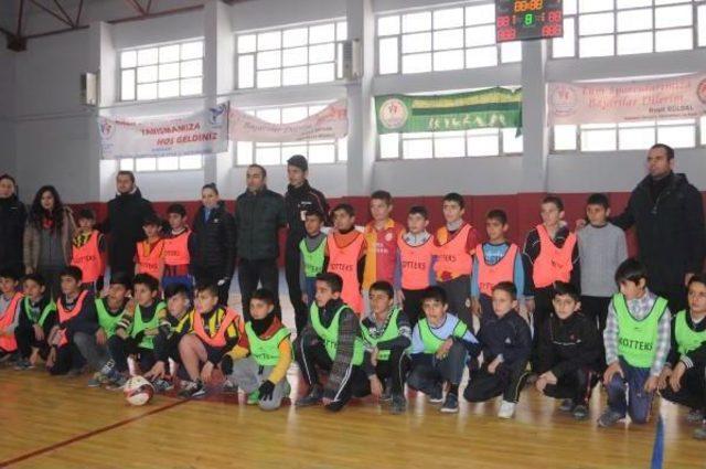 Hakkari'de 5 Bin Öğrenci Spor Yapıyor