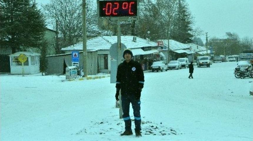 &Ccedil;ameli Beyaza B&uuml;r&uuml;nd&uuml;