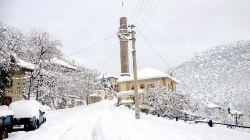 Akseki'de 40 Mahalle Yolu Kardan Kapandı