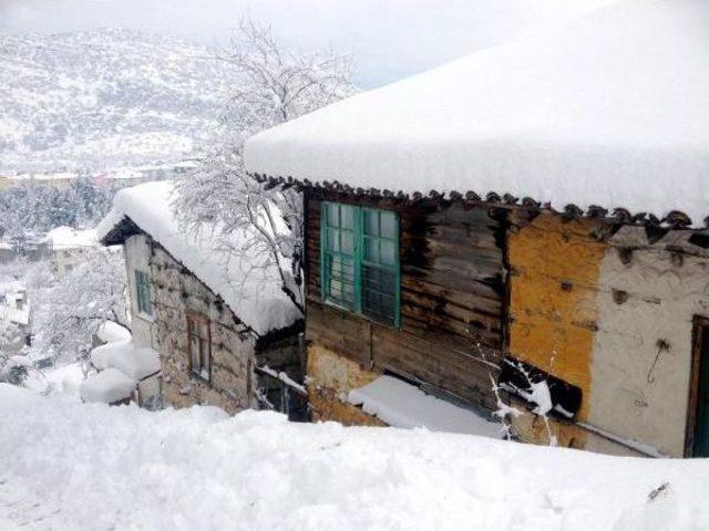 Akseki'de 40 Mahalle Yolu Kardan Kapandı