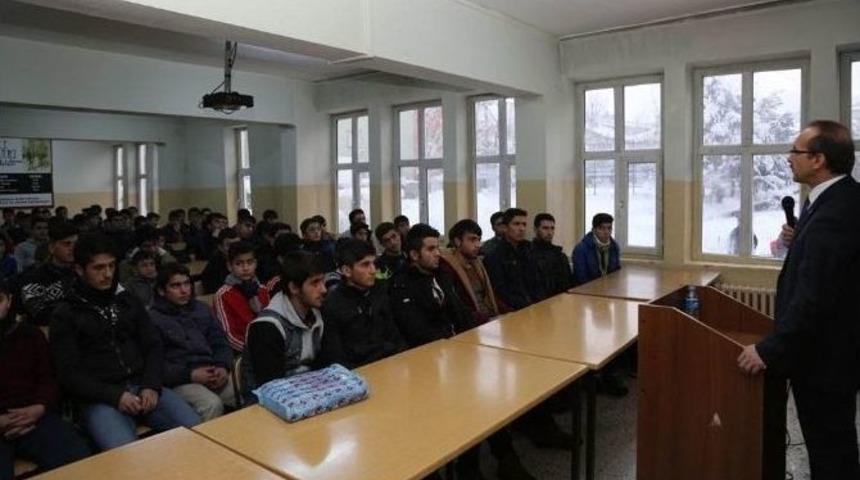 Vali Yavuz &Ouml;ğrencilerle Buluştu