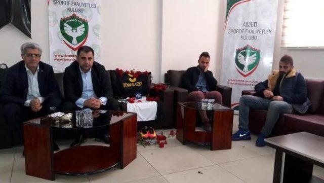 Amed Sportif Binasına Şeyhmus Için Taziyeler Kabul Ediliyor