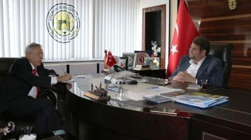 Ayhan Gazeteci-yazar Yavuz Donat&rsquo;ı Ağırladı