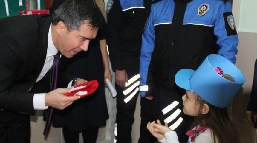Emniyet M&uuml;d&uuml;r&uuml;, Minik &Ouml;ğrencilere Polislik Mesleğini Anlattı