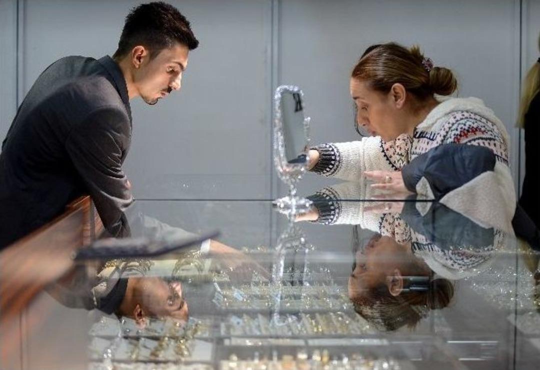 Değerli M&uuml;cevherler Outlet Fiyatlarıyla Satılıyor