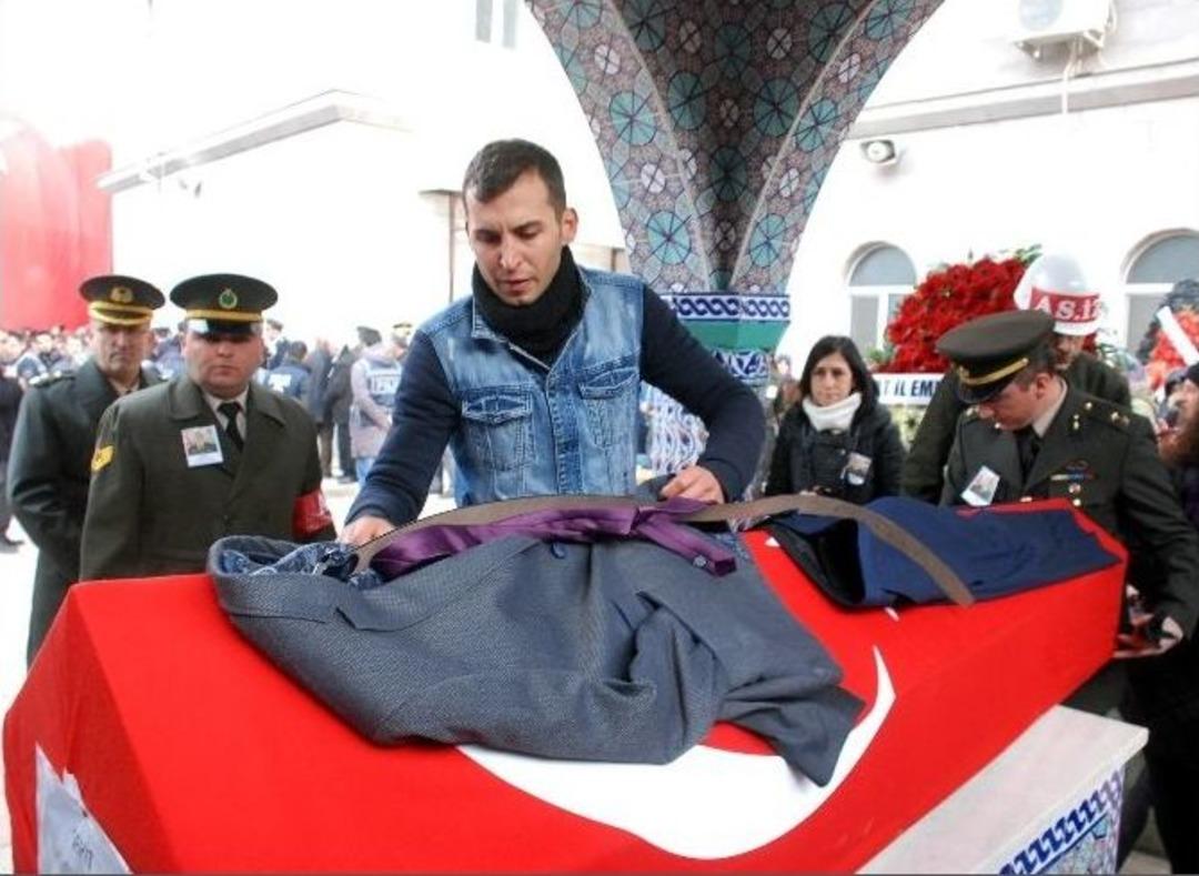 24 G&uuml;nl&uuml;k Nişanlı Şehit Toprağa Verildi