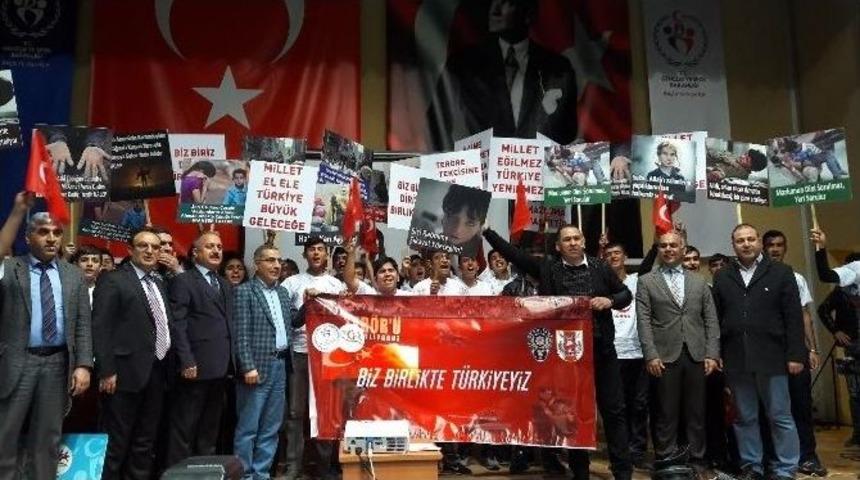 Adanalı Gen&ccedil;lerden Birlik Beraberlik Mesajı