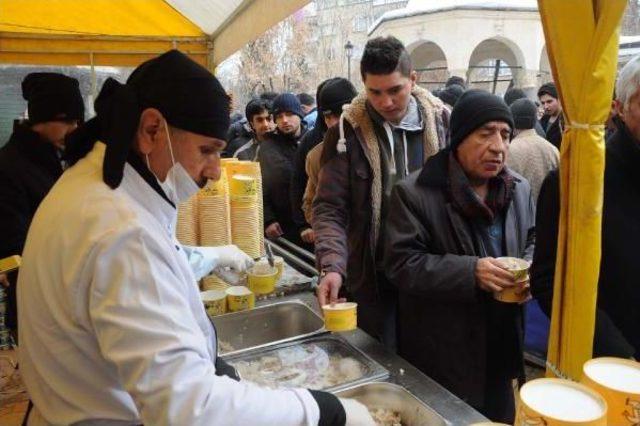 Gaziantep'te, Şehitler Için Pilav Dağıtıldı