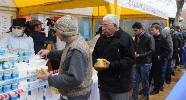 Gaziantep'te, Şehitler Için Pilav Dağıtıldı