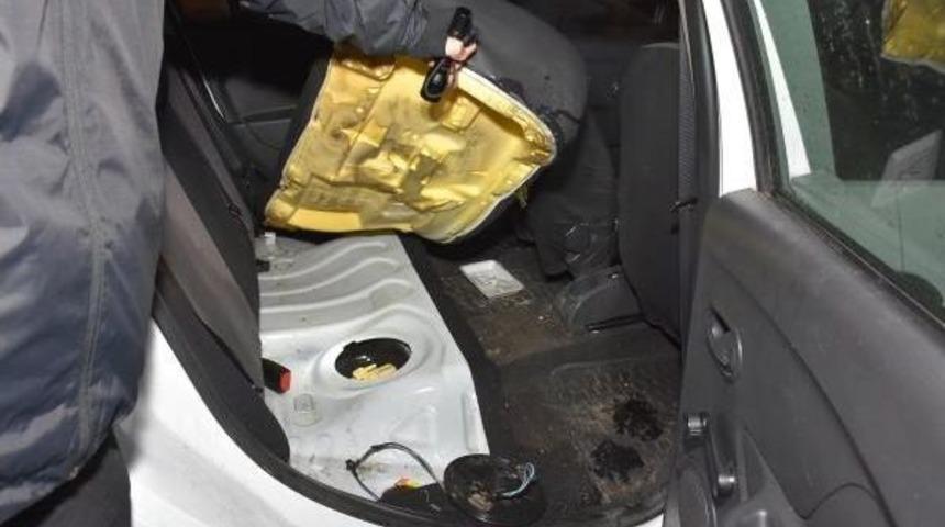 Otomobilin Yakıt Deposunda 30 Kilo Esrar Ele Ge&ccedil;irildi