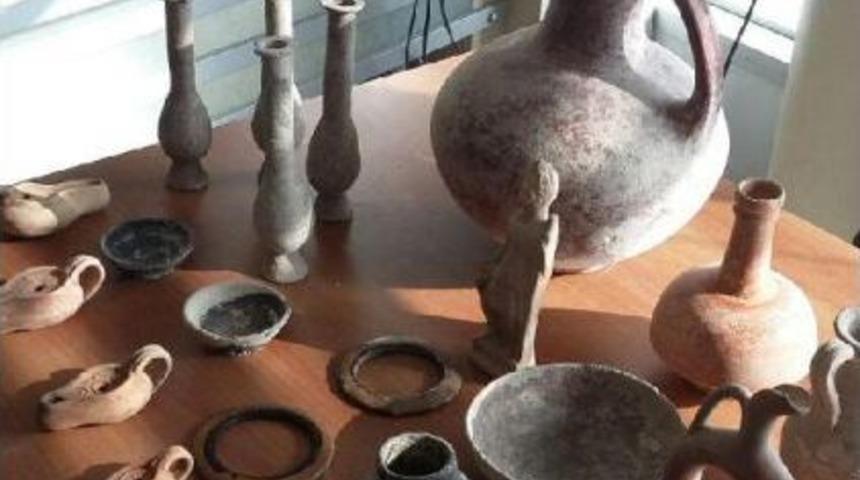 Van'da Urartu Ve Roma D&ouml;nemlerine Ait Tarihi Eser Ele Ge&ccedil;irildi