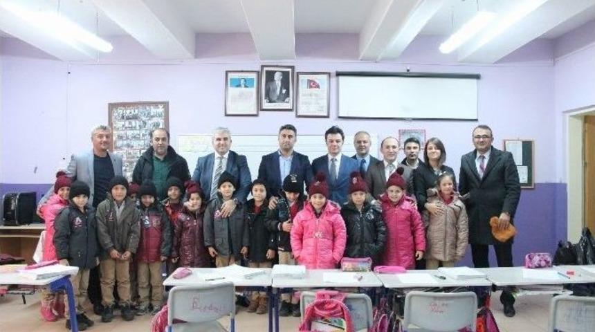 &Ouml;ğrencilerin Kışlık Giysileri Uedaş&rsquo;tan