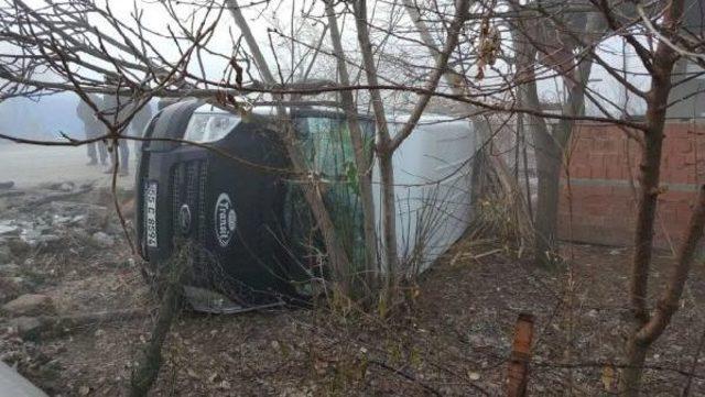 Samsun'de Öğrenci Servisi Devrildi, 12 Öğrenci Yaralandı