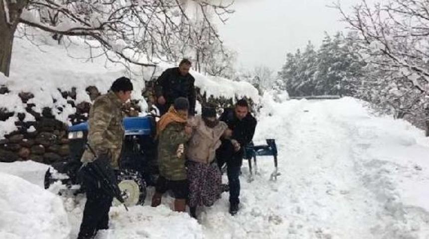 Karda Mahsur Kalan Hastayı, Belediye Başkanı Hastaneye Ulaştırdı