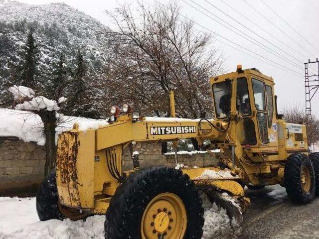 Karda Mahsur Kalan Hastayı, Belediye Başkanı Hastaneye Ulaştırdı